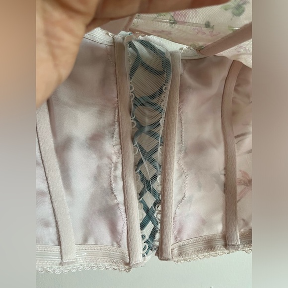 Victoria's Secret Dream Angels Lace up Bra top embroidery floral white boho rare - Picture 14 of 14